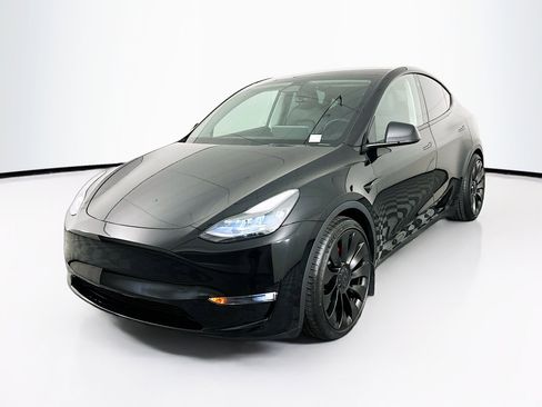 Used 2023 Tesla Model Y Performance image 3