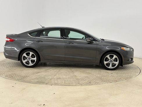 Used 2016 Ford Fusion SE FWD image 8