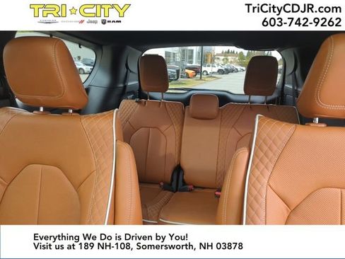 New 2026 Chrysler Pacifica Pinnacle image 26