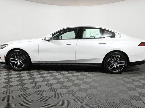 Used 2025 BMW i5 xDrive40 w/ Premium Package image 2