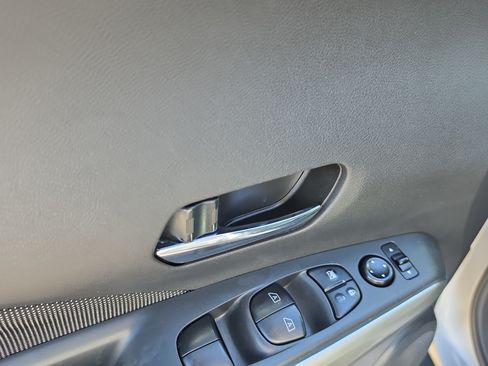 Used 2020 Nissan Kicks SV FWD image 18