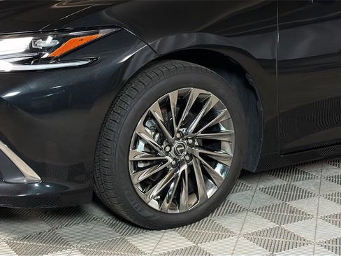Certified 2024 Lexus ES 350 Ultra Luxury image 4