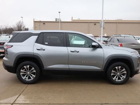Used 2025 Chevrolet Equinox LT image 4