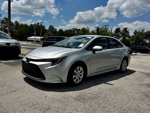 Used 2024 Toyota Corolla LE FWD image 3