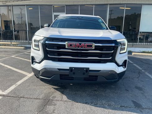 Used 2025 GMC Terrain Elevation AWD/4WD image 2