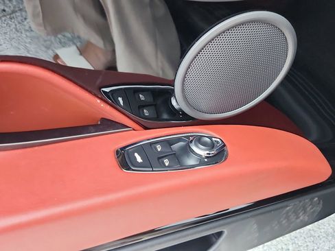 Used 2018 Aston Martin DB11 Coupe image 19