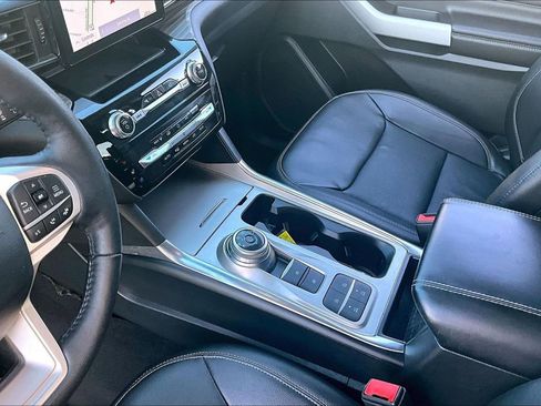 Used 2021 Ford Explorer Limited w/ Equipment Group 301A RWD image 18
