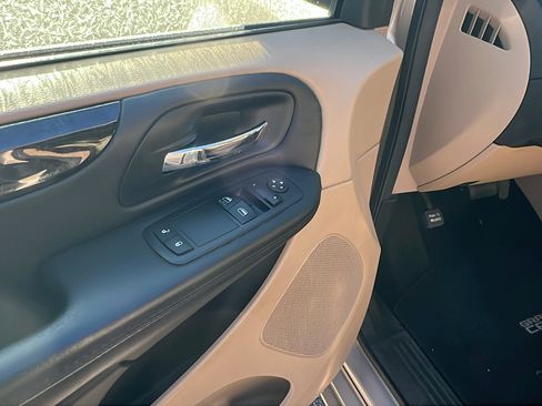 Used 2016 Dodge Grand Caravan SE w/ Quick Order Package 29E SE image 15