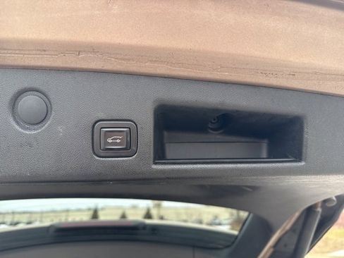 Used 2018 Chevrolet Equinox LT image 12