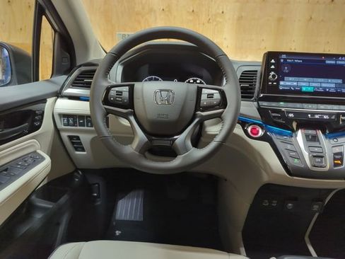 New 2026 Honda Odyssey Touring image 14