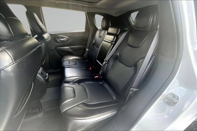 Used 2019 Jeep Cherokee Limited w/ Technology Group AWD/4WD image 22
