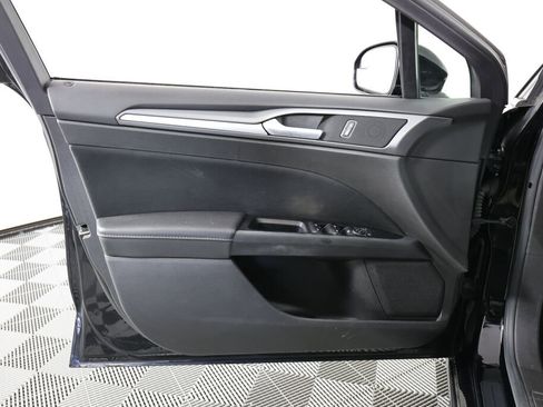 Used 2016 Ford Fusion SE FWD image 12