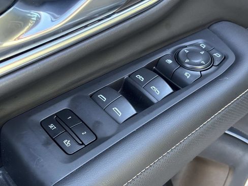 Certified 2024 GMC Yukon XL SLT w/ SLT Luxury Package image 13