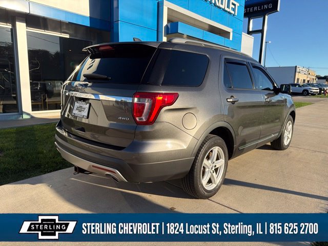 Used 2017 Ford Explorer XLT w/ Equipment Group 201A AWD/4WD image 5