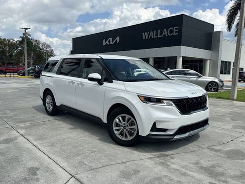 Certified 2024 Kia Carnival LX image 1