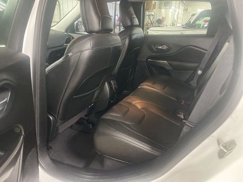 Used 2021 Jeep Cherokee Latitude Lux w/ Comfort/Convenience Group AWD/4WD image 8