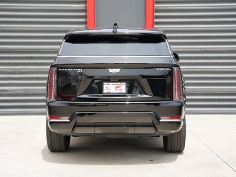 Used 2025 Cadillac Escalade IQ Luxury 2 w/ LPO, Premium Carpet Package AWD/4WD image 10