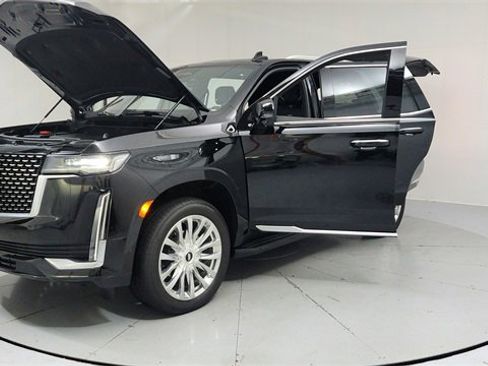 Certified 2024 Cadillac Escalade Premium Luxury image 9