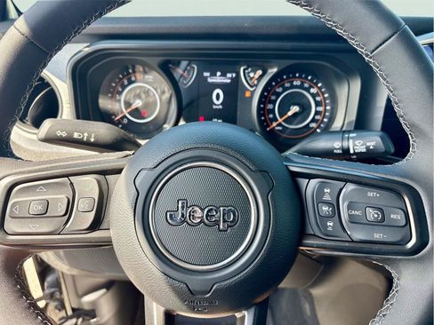 Used 2025 Jeep Gladiator Sport AWD/4WD image 21