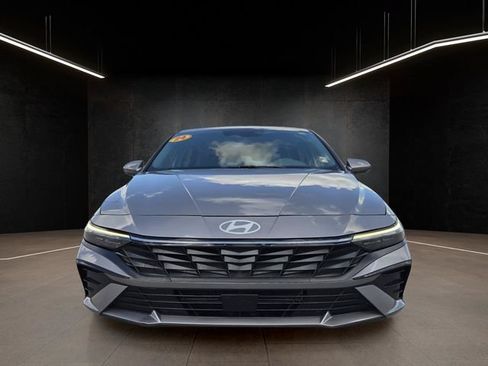 Used 2025 Hyundai Elantra SEL FWD image 2