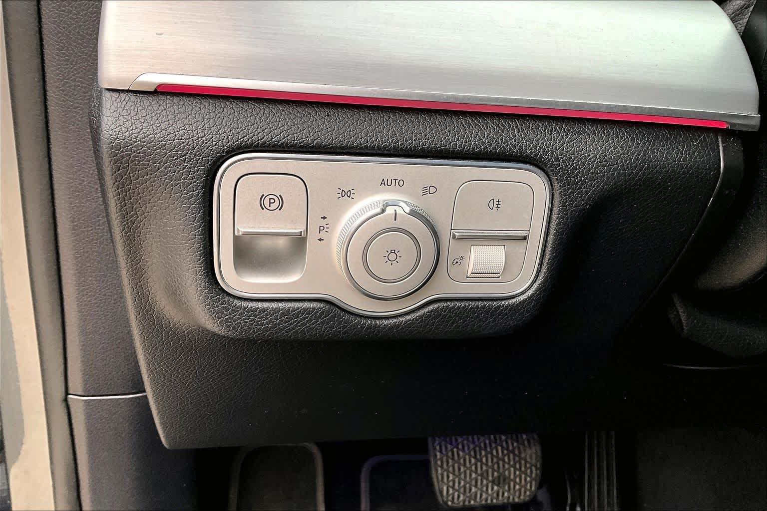 Used 2020 Mercedes-Benz GLE 350 w/ Premium Package image 18