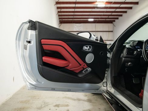Used 2019 Aston Martin V8 Vantage Coupe RWD image 28