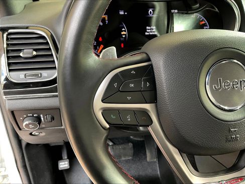 Used 2019 Jeep Grand Cherokee Trailhawk AWD/4WD image 11
