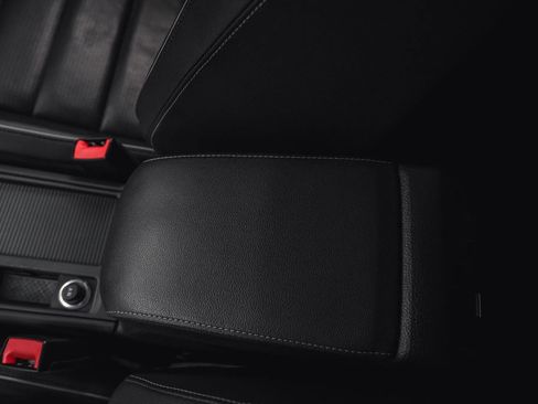 Used 2018 Volkswagen Golf R 4-Door image 60