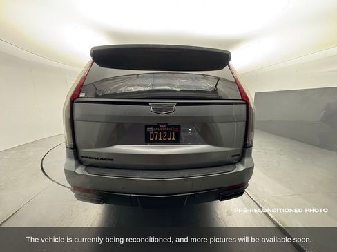 Used 2023 Cadillac Escalade Sport Platinum w/ LPO, ONYX Package image 4
