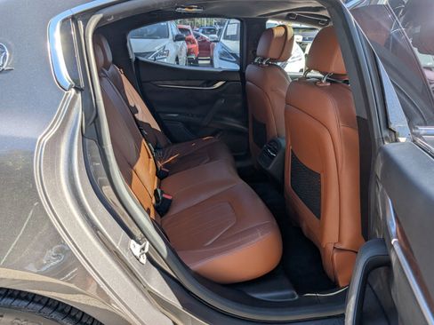 Used 2016 Maserati Ghibli Base image 17