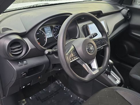 Used 2019 Nissan Kicks S FWD image 23