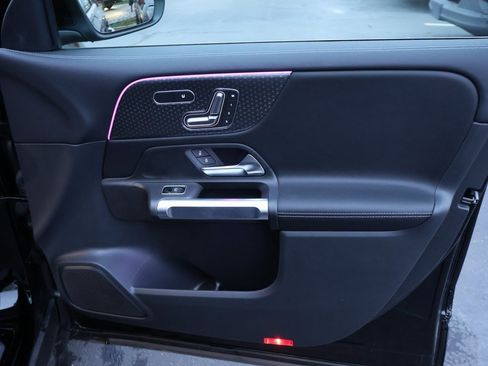 New 2025 Mercedes-Benz GLB 250 4MATIC image 13