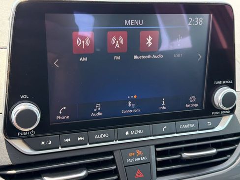 Used 2025 Nissan Altima 2.5 SV FWD image 23