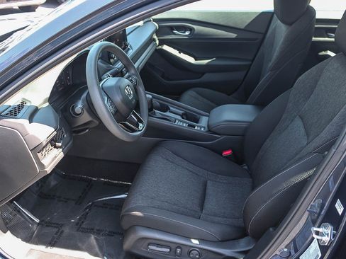 Used 2025 Honda Accord SE image 18