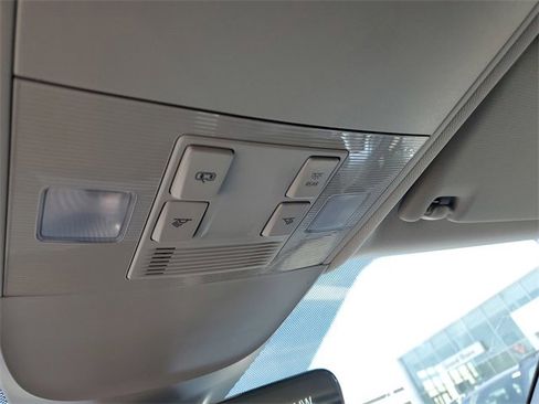 New 2025 Volkswagen Taos SE image 30