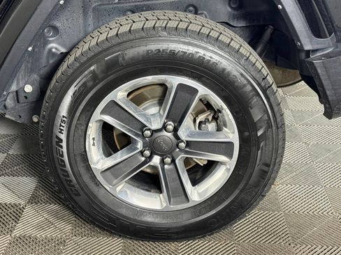 Used 2022 Jeep Wrangler Unlimited Sahara AWD/4WD image 15