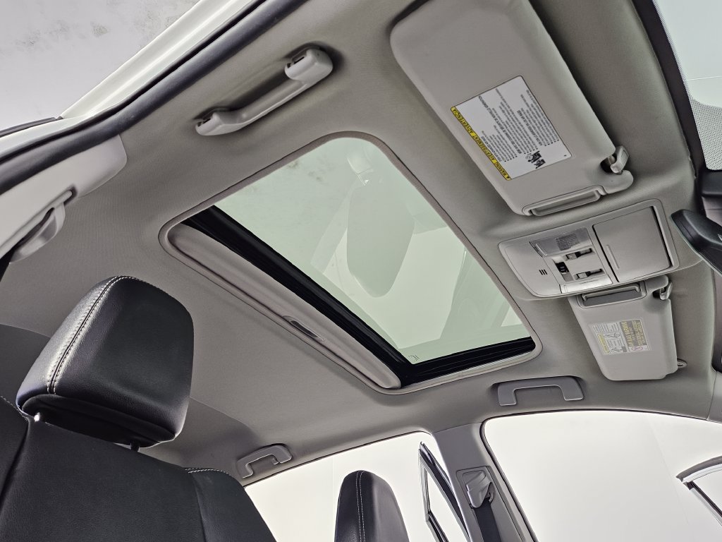 Used 2017 Toyota RAV4 Platinum w/ All Weather Liner Package FWD image 18