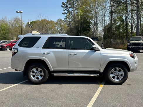 Used 2017 Toyota 4Runner SR5 Premium image 4