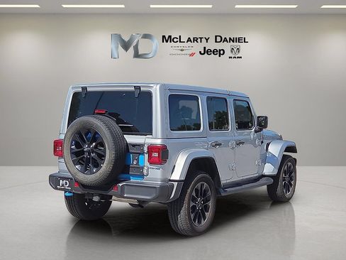 Used 2022 Jeep Wrangler Unlimited Sahara w/ Cold Weather Group AWD/4WD image 5