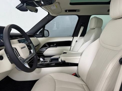 Used 2025 Land Rover Range Rover SE AWD/4WD image 5