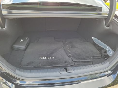Certified 2025 Genesis G70 2.5T RWD image 10