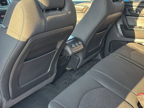 Used 2013 GMC Acadia SLE image 31