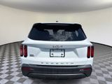 Used 2022 Kia Sorento LX image 5