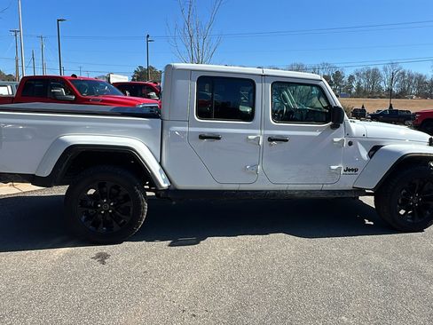 Used 2024 Jeep Gladiator Sport image 7
