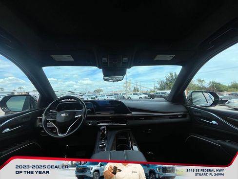 Used 2023 Cadillac Escalade Premium Luxury w/ Performance Package image 15