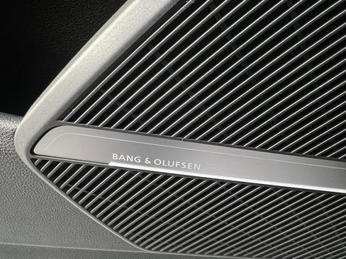 Used 2022 Audi Q5 2.0T Prestige w/ Prestige Package image 32