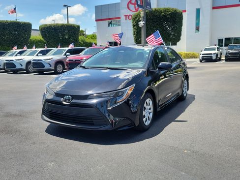 Used 2025 Toyota Corolla LE FWD image 5