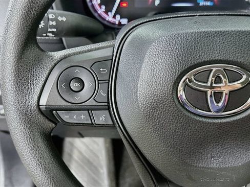 Used 2025 Toyota RAV4 XLE AWD/4WD image 19
