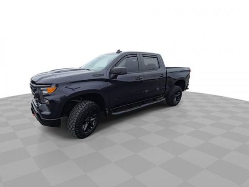 Used 2023 Chevrolet Silverado 1500 Custom Trail Boss w/ 2.7L Blackout Package AWD/4WD image 4