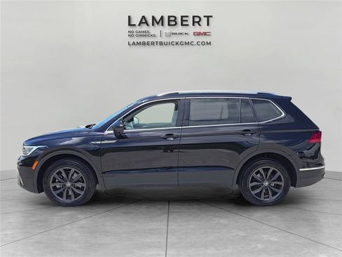 Used 2023 Volkswagen Tiguan SE w/ Panoramic Sunroof Package AWD/4WD image 2